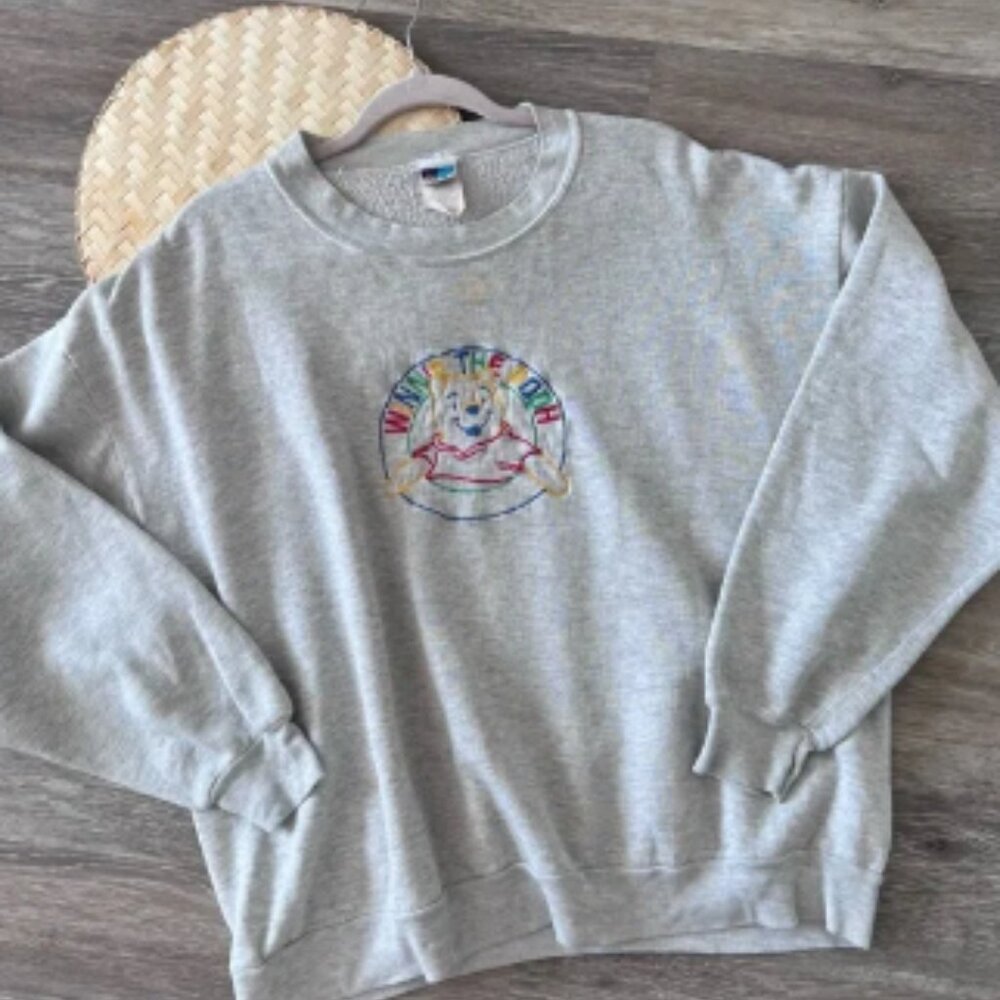 Vintage 90’s Disney Winnie the Pooh embroidered crewneck sweatshirt